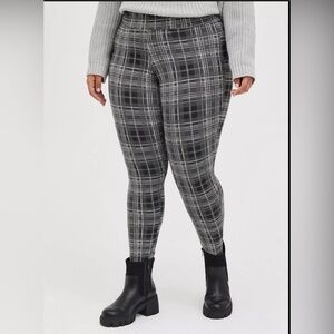 Torrid High Rise Tapered Leg
Premium Leggings